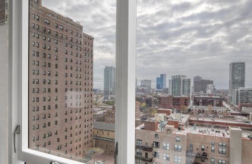 South Loop Apartment | South Loop studio w pool gym nr Grant Park CHI-857