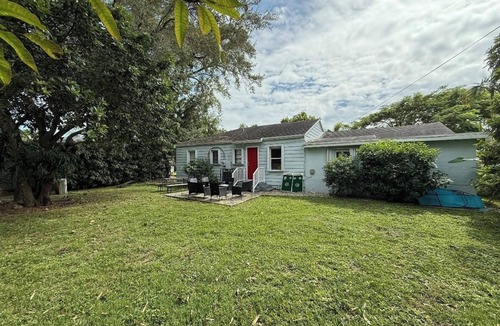 South Miami House | South Miami Home, a block away from UM
