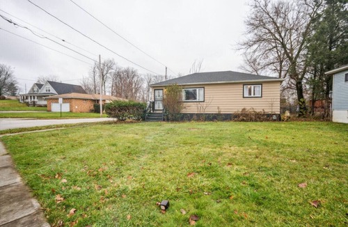 Cleveland House | South Miles Cleveland, near Clinic