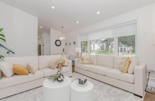 West Oakville House | South Oakville Bliss Haven Monthly Stays only