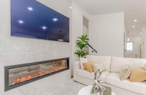 West Oakville House | South Oakville Bliss Haven Monthly Stays only