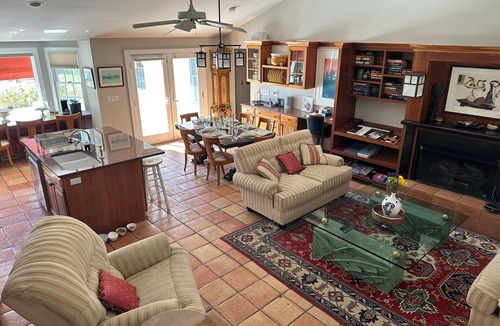 Water Mill House | South of Hwy! Just a 6 Mile drive to U.S.Open! 1/4 Mi to Vineyard and Art Museum