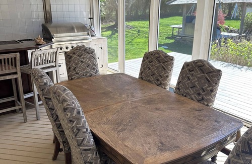 Water Mill House | South of Hwy! Just a 6 Mile drive to U.S.Open! 1/4 Mi to Vineyard and Art Museum