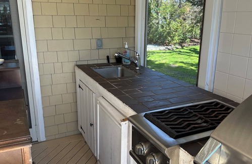 Water Mill House | South of Hwy! Just a 6 Mile drive to U.S.Open! 1/4 Mi to Vineyard and Art Museum