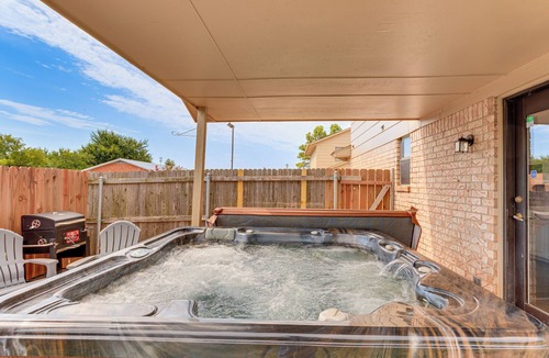 South Oklahoma City Cottage | South OKC Home w/Game Room: 18 Mi to OU Campus!