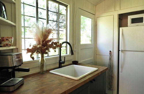 South Park Cottage | South Park Cottage in Historic Downtown