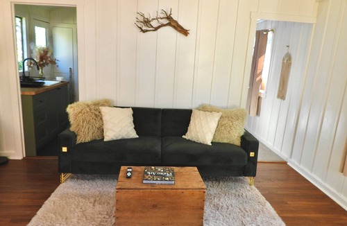 South Park Cottage | South Park Cottage in Historic Downtown