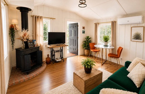 South Park Cottage | South Park Getaway Near Zoo, Dining & Downtown