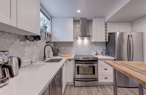 Parkdale Apartment | South Parkdale/Liberty Village Suite with Parking