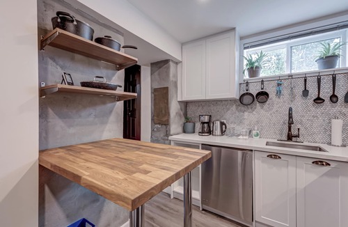 Parkdale Apartment | South Parkdale/Liberty Village Suite with Parking