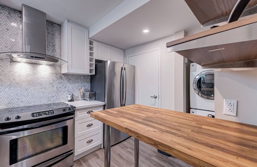 Parkdale Apartment | South Parkdale/Liberty Village Suite with Parking