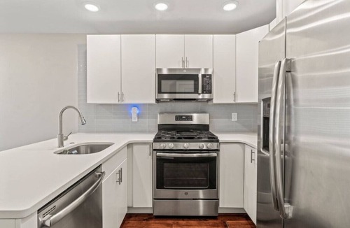 Graduate Hospital House | South Philly |Pvt Patio| Workspace |Walk Downtown