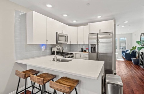 Graduate Hospital House | South Philly |Pvt Patio| Workspace |Walk Downtown