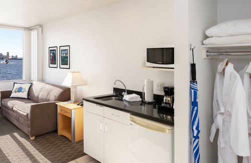 Park Point Hotel | South Pier Inn