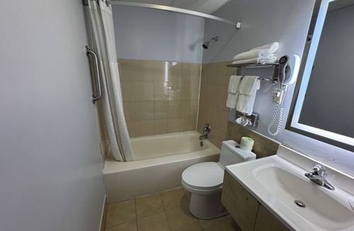 North Ridgeville Hotel | South Ridge Inn