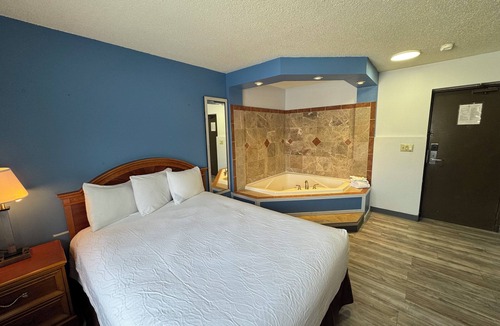 North Ridgeville Hotel | South Ridge Inn