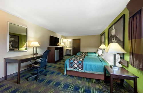 North Ridgeville Hotel | South Ridge Inn
