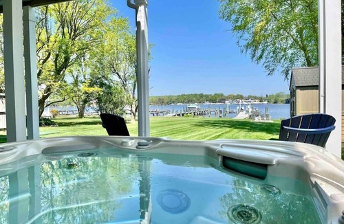 Edgewater House | South River Waterfront | Pier, Hot Tub & Elevator
