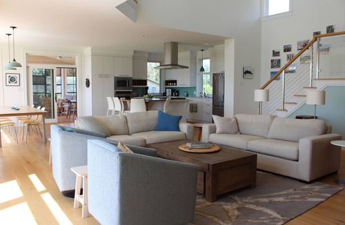 Victoria House | South Shore Bliss- Bright, Spacious Oceanfront Retreat with Private Golf Green