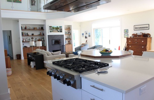 Victoria House | South Shore Bliss- Bright, Spacious Oceanfront Retreat with Private Golf Green