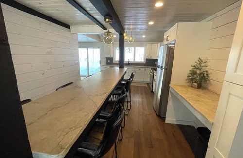 Northville Ski Chalet | South Shore Chalet-Lake View with Docks- Family Friendly