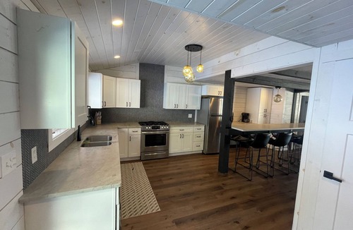 Northville Ski Chalet | South Shore Chalet-Lake View with Docks- Family Friendly
