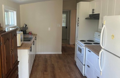 Kingsville Cottage | South Shore Cottage With Lake View