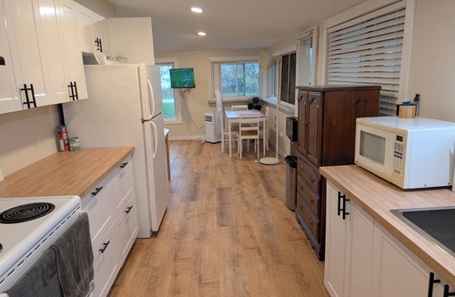 Kingsville Cottage | South Shore Cottage With Lake View