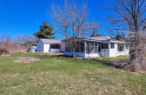 Kingsville Cottage | South Shore Cottage With Lake View