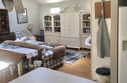 Oakdale Cottage | South Shore Hide-a-Way