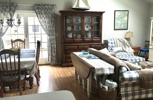 Oakdale Cottage | South Shore Hide-a-Way