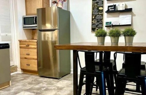 South Side Flats House | South Side Bicycle Home Sleeps 6