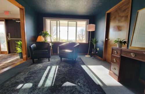 South Burlington Hotel | South Side Inn - Burlington