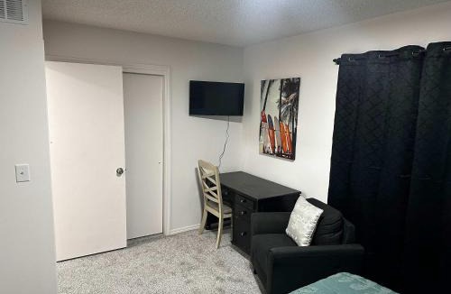 Wichita House | South Side Resort - Very Close Derby Turnpike Dtn