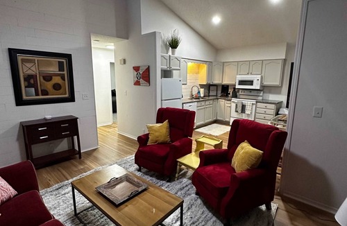 Wichita House | South Side Resort - Very Close Derby Turnpike Dtn