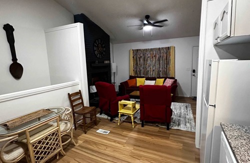 Wichita House | South Side Resort - Very Close Derby Turnpike Dtn