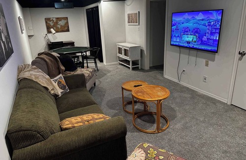 Wichita House | South Side Resort - Very Close Derby Turnpike Dtn