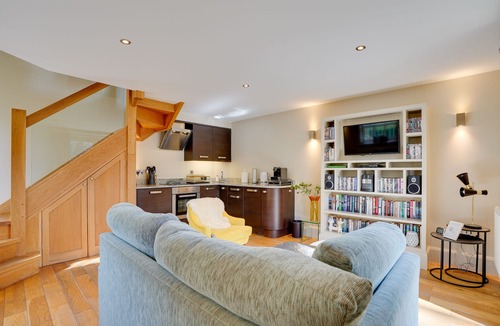 Alnmouth Cottage | South Stable: Cosy Stone Retreat with Parking