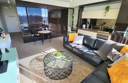 South Yarra Apartment | South Yarra Style - Smart 1bed with parking