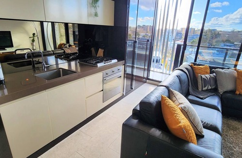 South Yarra Apartment | South Yarra Style - Smart 1bed with parking