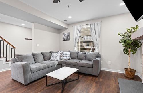 Wheeling Villa | South York Luxury