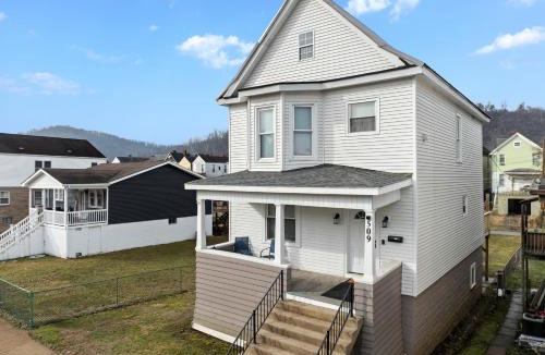 Wheeling Villa | South York Luxury