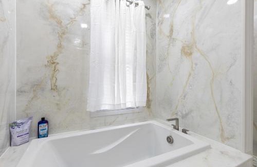 Wheeling Villa | South York Luxury