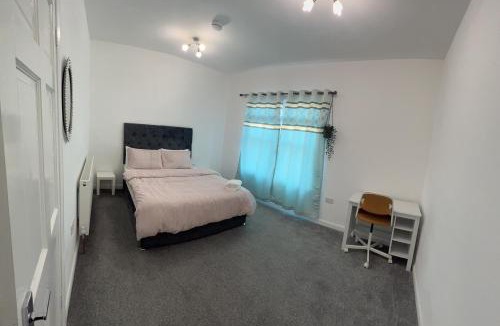 Northampton Apartment | Southampton Bridge Home by AFL