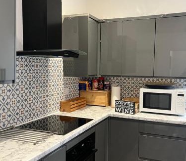 Northampton Apartment | Southampton Bridge Home by AFL