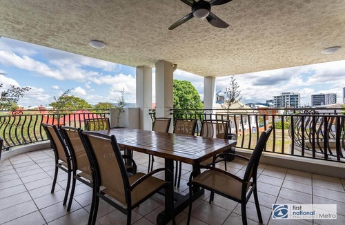 South Brisbane Apartment | Southbank Parkside Two-Bed Villa