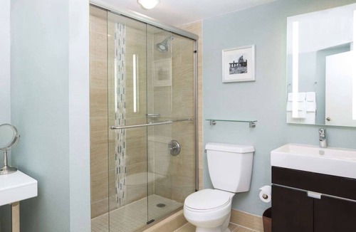 Downtown Jacksonville Hotel | Southbank St. Johns River Stay + Dining & Pool
