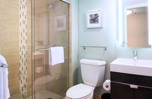 Downtown Jacksonville Hotel | Southbank St. Johns River Views + Dining & Pool
