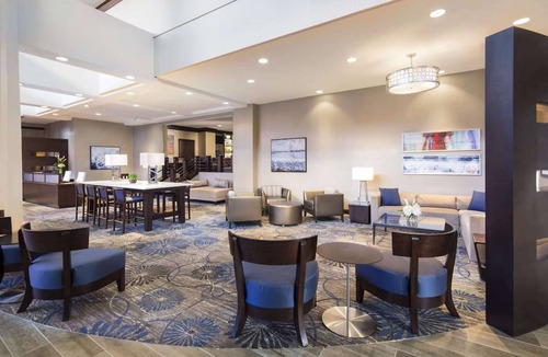 Downtown Jacksonville Hotel | Southbank St. Johns River Views + Dining & Pool