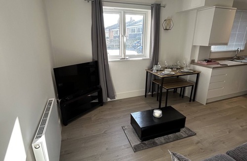 Royal Tunbridge Wells Condo | Southborough Modern Suite